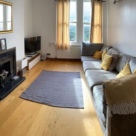 3 Double Bedroomed Flat, Acton. London, Uk Dış mekan fotoğraf