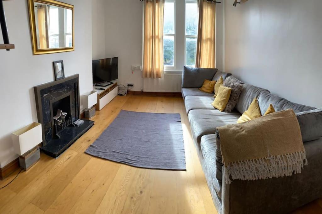 3 Double Bedroomed Flat, Acton. London, Uk Dış mekan fotoğraf