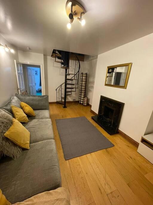 3 Double Bedroomed Flat, Acton. London, Uk Dış mekan fotoğraf